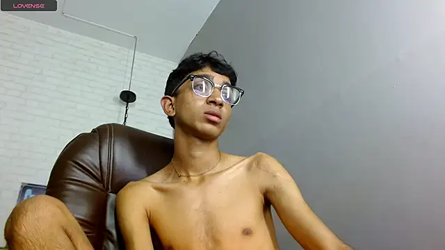 Snapshot of Martin_Linares chatting on 02/26/25, 04:45 Martin Linares online show from 02/26/25, 04:45