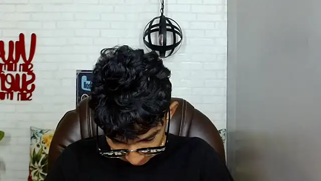 Snapshot of Martin_Linares chatting on 03/03/25, 01:53 Martin Linares online show from 03/03/25, 01:53