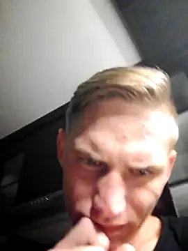 Ruanie online show from 04/16/26, 09:39