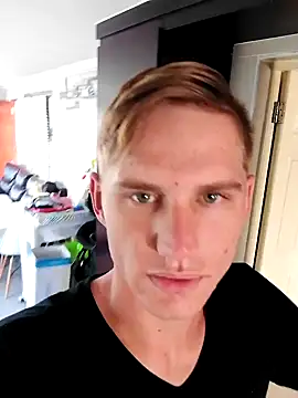 Ruanie online show from 04/27/26, 09:51