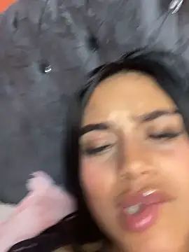 Emily sharlot online show from 12/20/25, 11:39