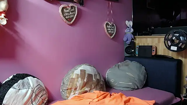 sexymelli18 online show from 04/17/26, 03:26