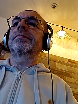 Xavspank2 online show from 12/15/25, 10:30