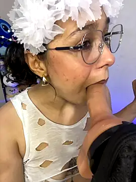 Emma Winslow online show from 11/22/25, 05:28