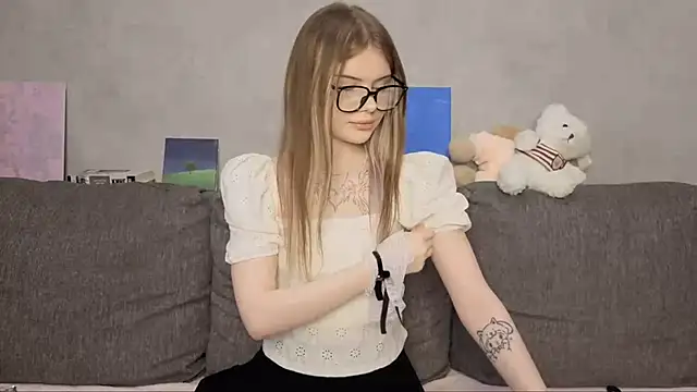 CarolinePepper online show from 05/23/26, 01:48