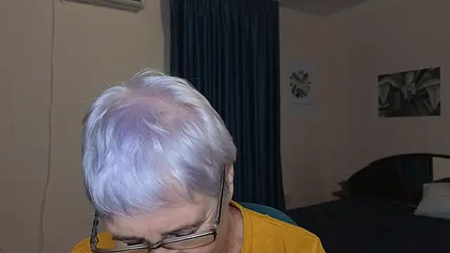 Sandra Snowflake online show from 11/12/25, 11:10