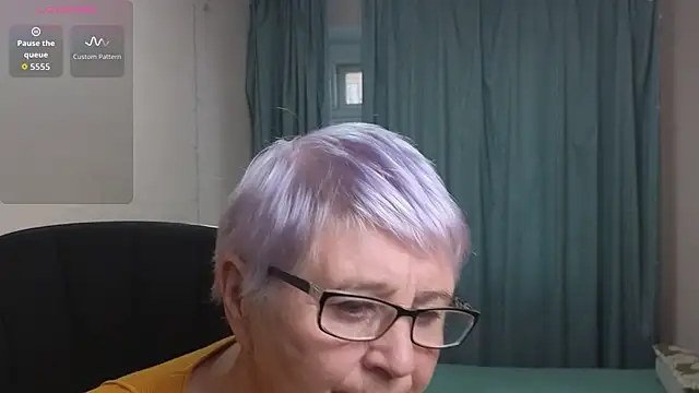 Sandra Snowflake online show from 11/18/25, 12:20