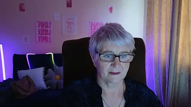 Snapshot of Sandra_Snowflake chatting on 05/11/26, 10:54 Sandra Snowflake online show from 05/11/26, 10:54