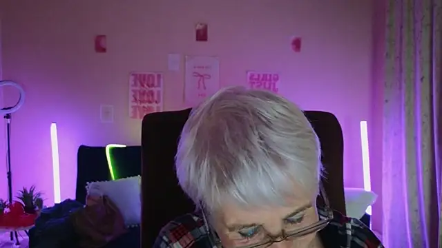 Snapshot of Sandra_Snowflake chatting on 05/11/26, 05:21 Sandra Snowflake online show from 05/11/26, 05:21