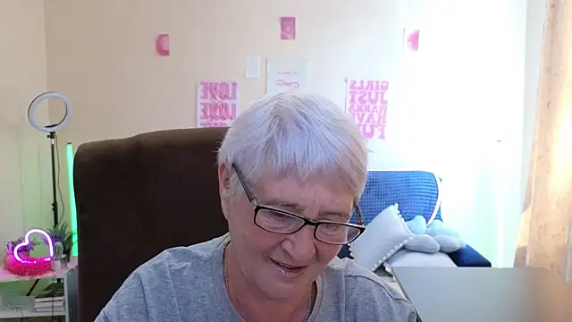 Snapshot of Sandra_Snowflake chatting on 06/15/26, 12:07 Sandra Snowflake online show from 06/15/26, 12:07