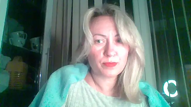 Snapshot of Mary888x chatting on 02/17/25, 06:59 Mary888x online show from 02/17/25, 06:59