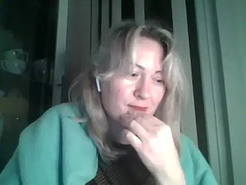Snapshot of Mary888x chatting on 02/18/25, 09:53 Mary888x online show from 02/18/25, 09:53