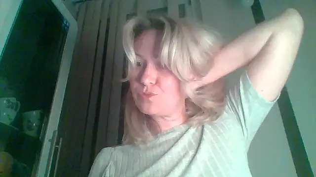 Snapshot of Mary888x chatting on 02/26/25, 08:22 Mary888x online show from 02/26/25, 08:22