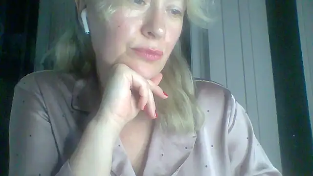 Snapshot of Mary888x chatting on 03/10/25, 05:50 Mary888x online show from 03/10/25, 05:50
