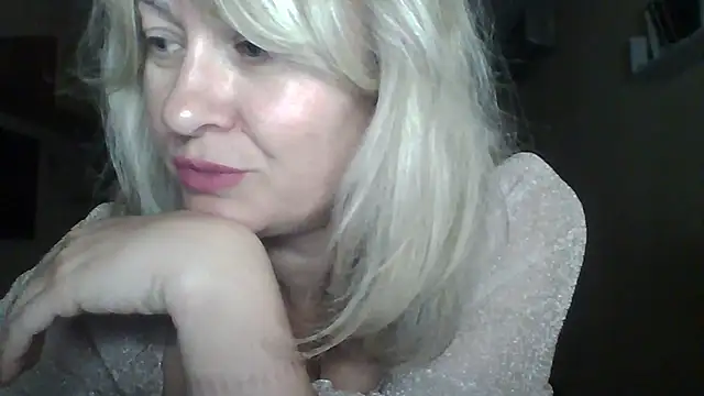 Snapshot of Mary888x chatting on 09/20/25, 05:47 Mary888x online show from 09/20/25, 05:47