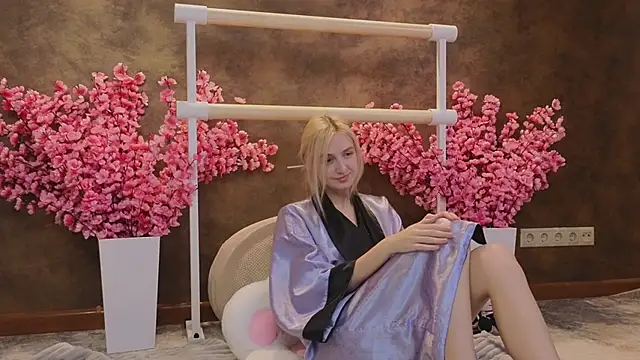 aishiro online show from 03/18/25, 12:47