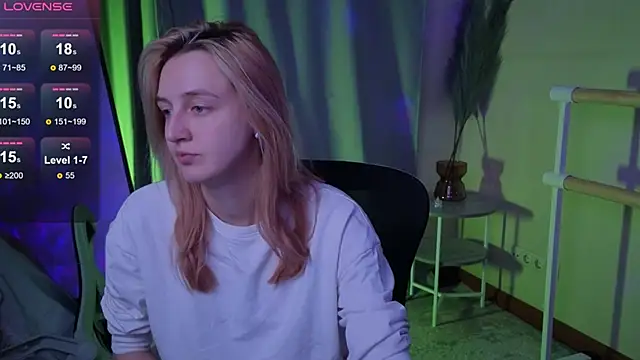 aishiro online show from 11/28/25, 09:12