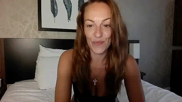 Snapshot of Edenfox- chatting on 05/31/26, 06:09 Edenfox- online show from 05/31/26, 06:09