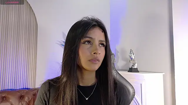 Snapshot of katia_foxxx_ chatting on 07/06/26, 05:37 katia foxxx online show from 07/06/26, 05:37
