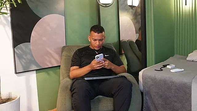 Rafa2004Cruz online show from 12/18/25, 12:44