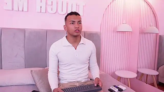 Rafa2004Cruz online show from 02/24/26, 12:36