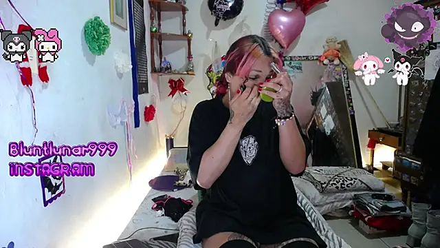 Snapshot of purplekattlyn chatting on 03/05/25, 08:00 purplekattlyn online show from 03/05/25, 08:00