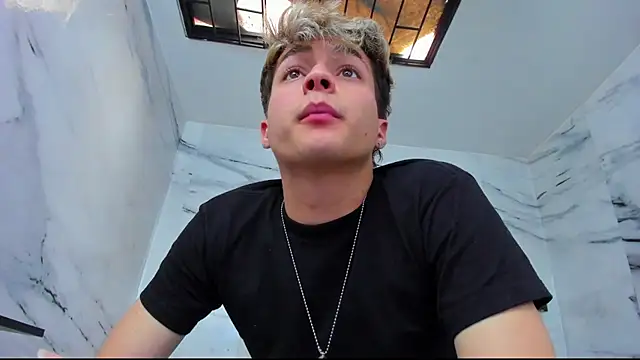 Snapshot of stonne69 chatting on 10/17/25, 06:10 stonne69 online show from 10/17/25, 06:10