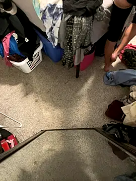 QueenM3 online show from 11/17/25, 06:03