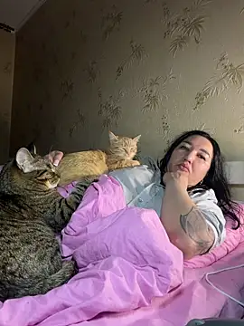 Naughtbaby 2025 online show from 04/17/26, 12:02