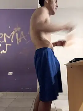 LeonRoots online show from 10/31/25, 07:53