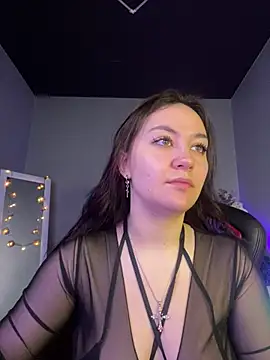 AshleySkott  online show from 03/18/25, 07:30