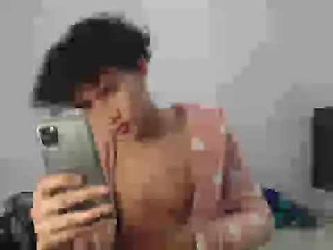 Snapshot of Boy_coll chatting on 04/11/26, 09:13 Boy coll online show from 04/11/26, 09:13