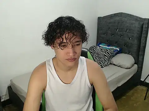 Snapshot of Boy_coll chatting on 05/06/26, 06:41 Boy coll online show from 05/06/26, 06:41
