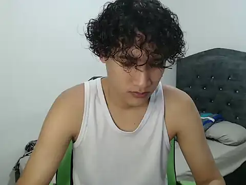 Snapshot of Boy_coll chatting on 05/07/26, 05:13 Boy coll online show from 05/07/26, 05:13
