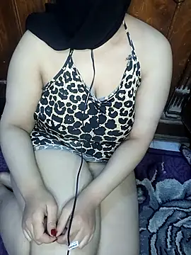 Snapshot of Roroo002 chatting on 02/17/25, 11:53 Roroo002 online show from 02/17/25, 11:53