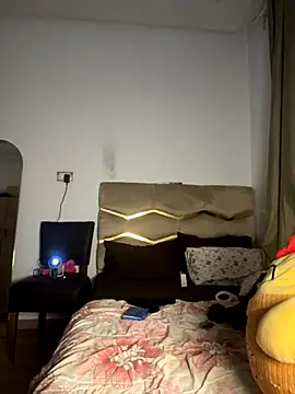 Snapshot of Roroo002 chatting on 09/16/25, 12:44 Roroo002 online show from 09/16/25, 12:44