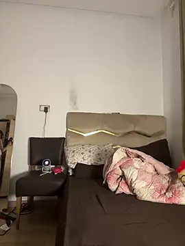 Snapshot of Roroo002 chatting on 09/18/25, 09:28 Roroo002 online show from 09/18/25, 09:28