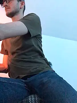 Snapshot of yoyoboy988 chatting on 03/07/25, 10:10 yoyoboy988 online show from 03/07/25, 10:10