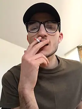 Snapshot of yoyoboy988 chatting on 03/08/25, 12:41 yoyoboy988 online show from 03/08/25, 12:41