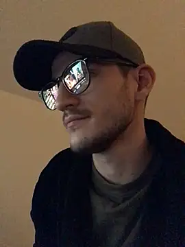 Snapshot of yoyoboy988 chatting on 03/11/25, 02:21 yoyoboy988 online show from 03/11/25, 02:21