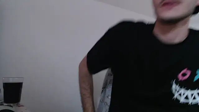 Snapshot of yoyoboy988 chatting on 09/12/25, 04:07 yoyoboy988 online show from 09/12/25, 04:07