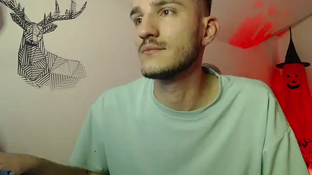 Snapshot of yoyoboy988 chatting on 09/21/25, 08:32 yoyoboy988 online show from 09/21/25, 08:32