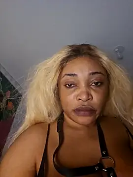 Snapshot of Louna45dv chatting on 02/16/25, 08:33 Louna45dv online show from 02/16/25, 08:33