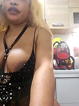 Snapshot of Louna45dv chatting on 02/16/25, 11:37 Louna45dv online show from 02/16/25, 11:37