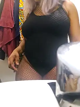 Snapshot of Louna45dv chatting on 02/17/25, 07:53 Louna45dv online show from 02/17/25, 07:53