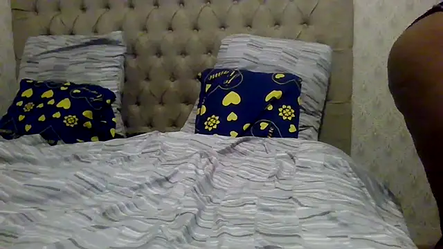 Snapshot of Louna45dv chatting on 10/15/25, 06:52 Louna45dv online show from 10/15/25, 06:52