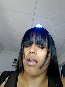 victoria roussee online show from 11/10/25, 07:51