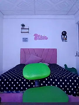 victoria roussee online show from 12/05/25, 08:34