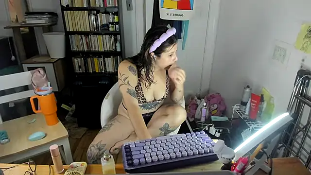 Snapshot of Rosiee69_ chatting on 10/11/25, 06:28 Rosiee69  online show from 10/11/25, 06:28