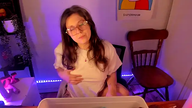 Snapshot of Rosiee69_ chatting on 03/22/26, 02:42 Rosiee69 online show from 03/22/26, 02:42